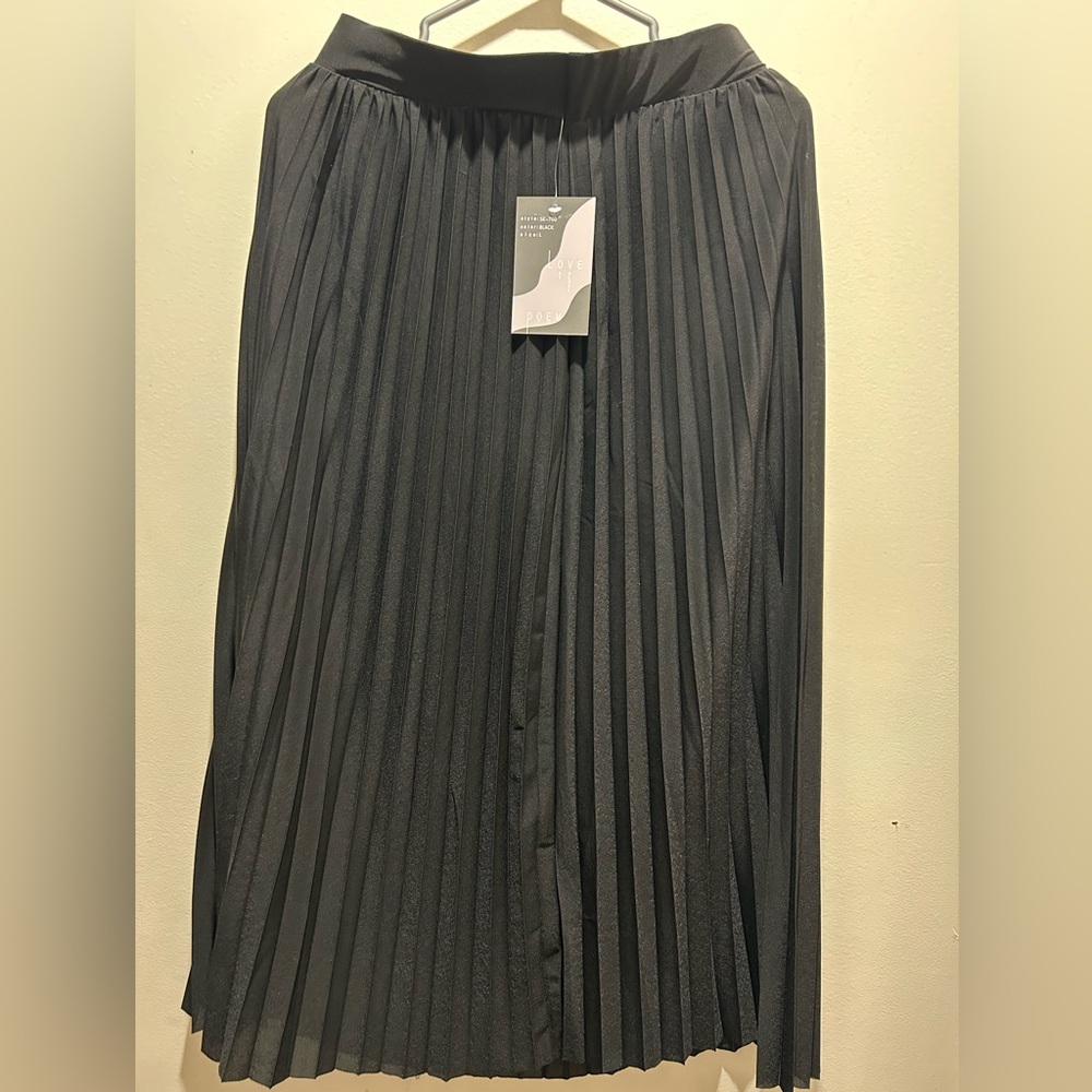 NWT Chic Black Pleated A-Line Skirt